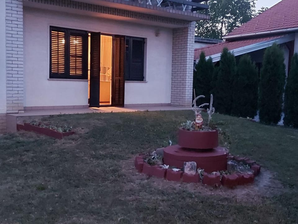 Property building, Facade/entrance, Garden