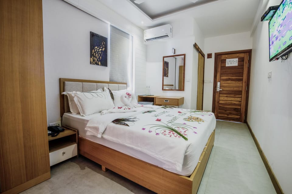 Bed, Photo of the whole room, Bedroom