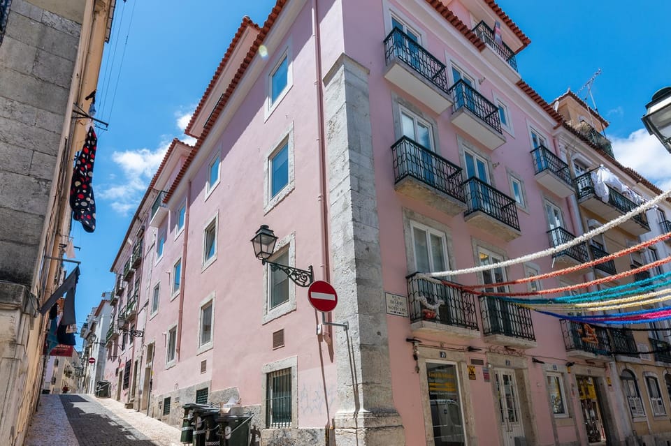 Property building, Neighbourhood