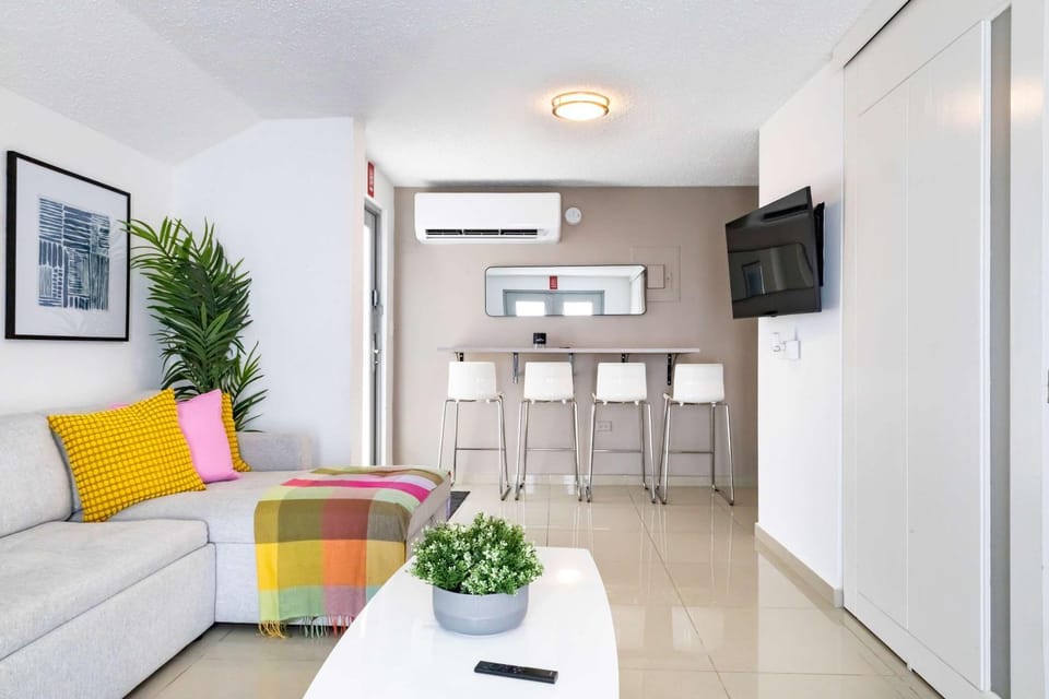AQUA Ville Moderna 1 - Spacious 4BR Villa-Suite with King Beds Villa in Dorado