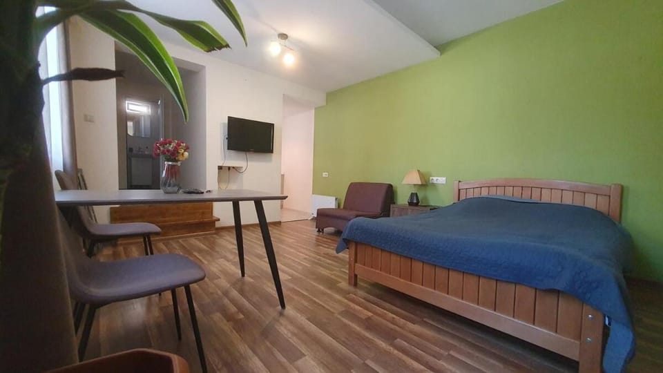 Bed, TV and multimedia, Living room, Seating area