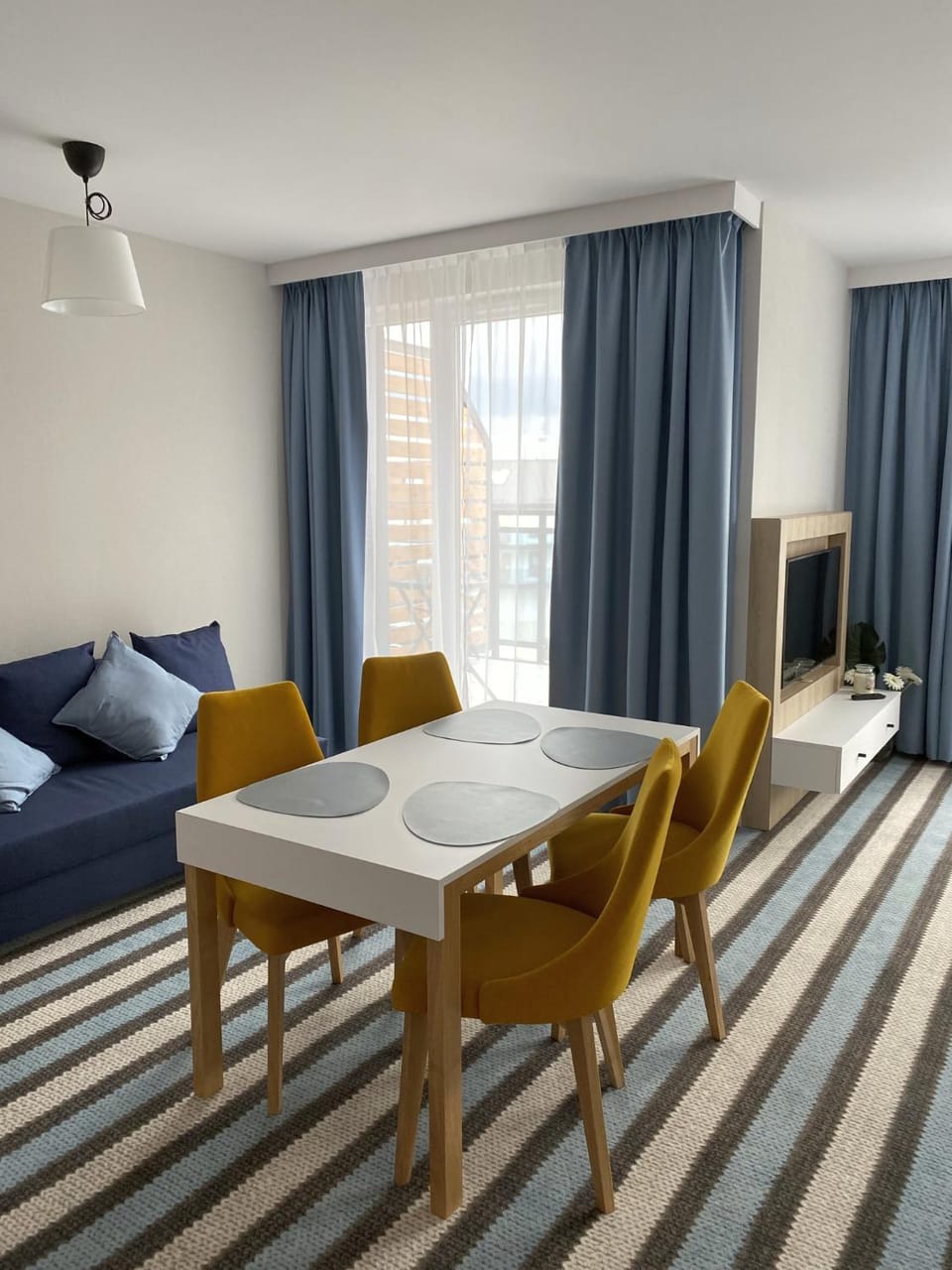 Seating area, Dining area