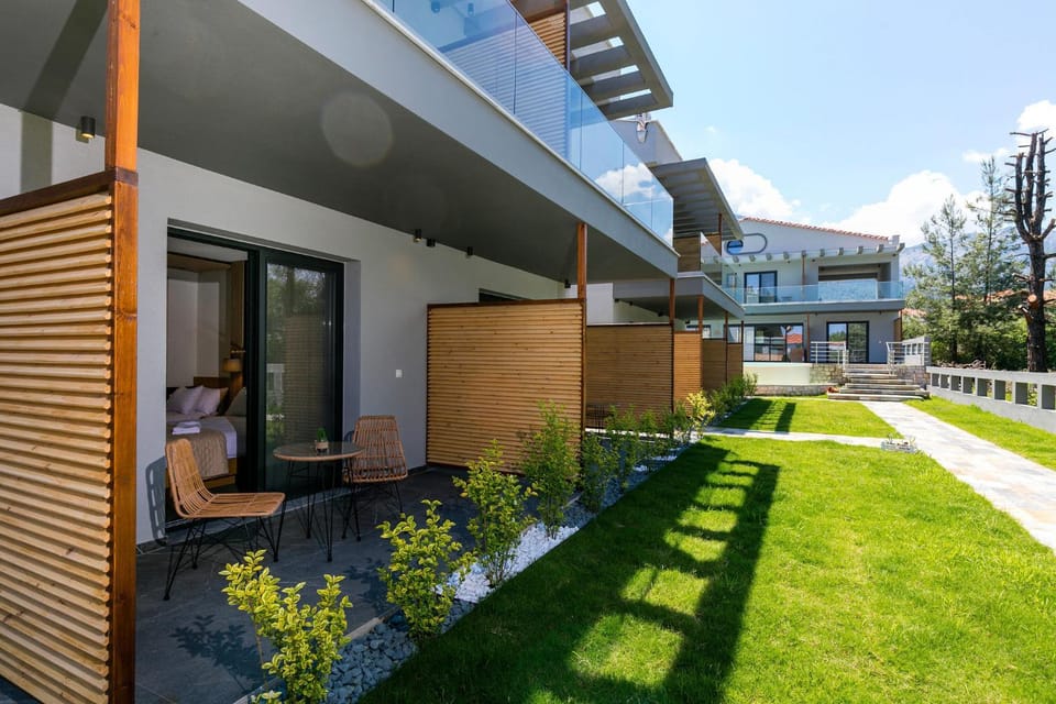 Property building, Patio, Garden