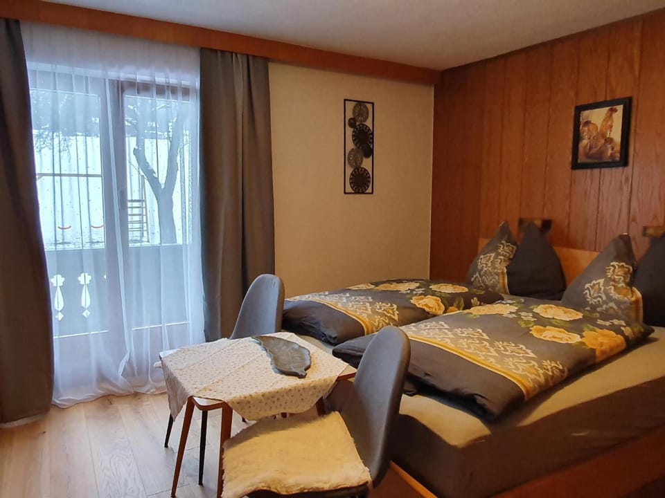 Bed, Seating area, Bedroom
