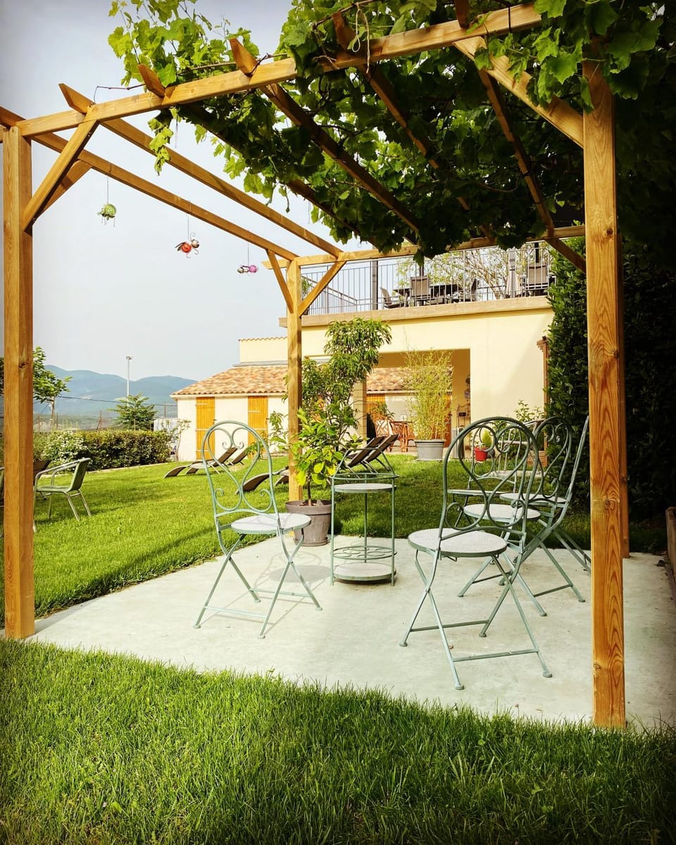 Spring, Day, Garden, Dining area, sunbed