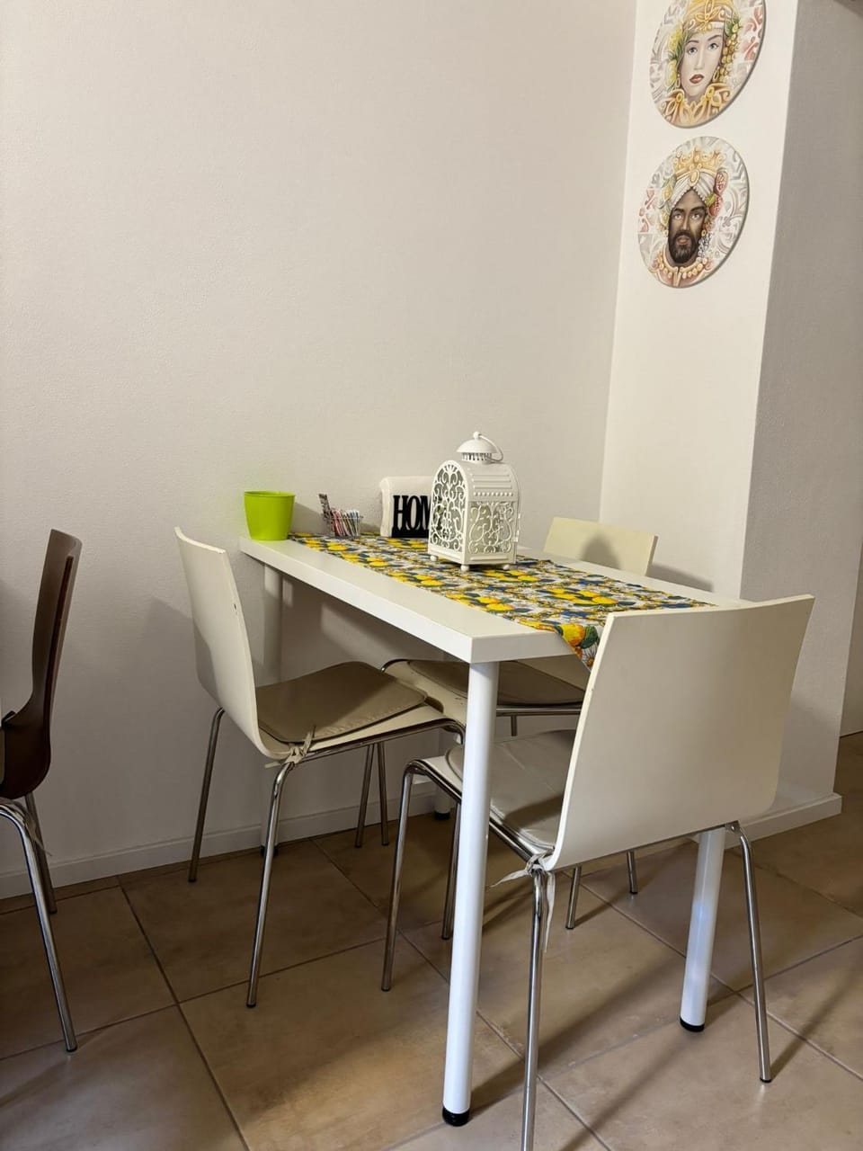 Coffee/tea facilities, Kitchen or kitchenette, Dining area, Internal: Not applicable to any particular room
