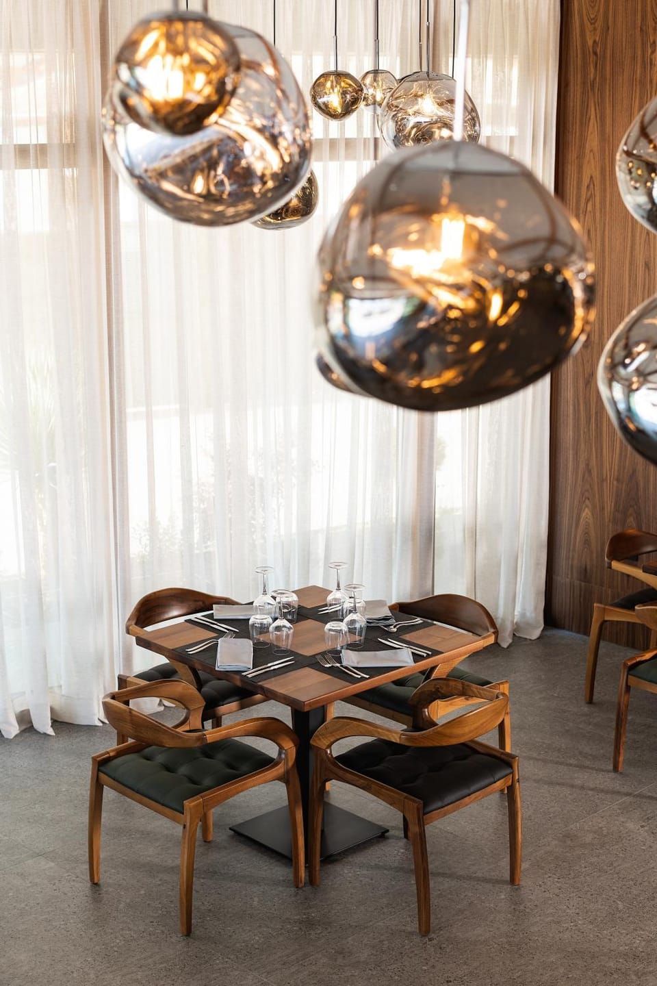 Restaurant/places to eat, Restaurant/places to eat, Dining area
