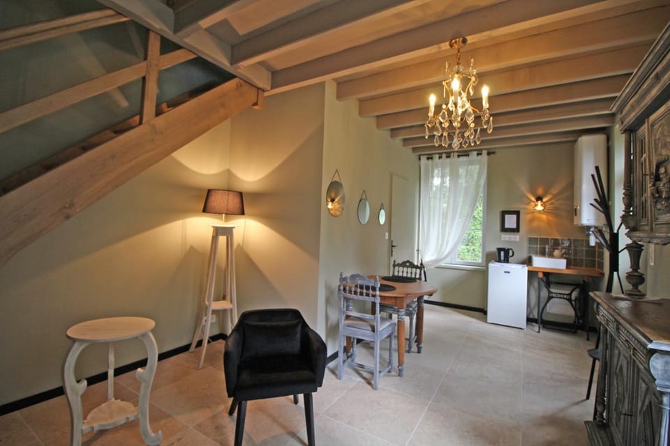 Lounge or bar, Seating area, Dining area