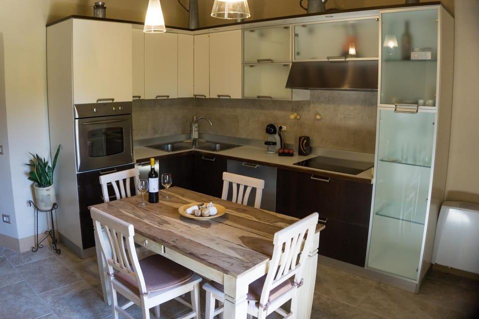 Kitchen or kitchenette, Dining area, Communal kitchen