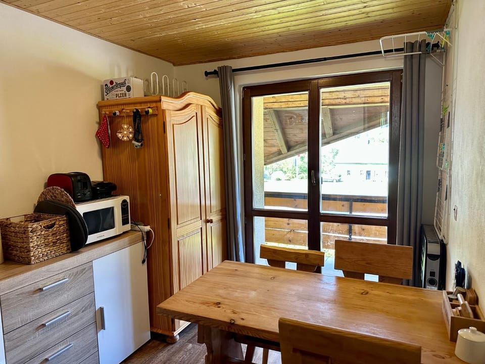 Kitchen or kitchenette, minibar, wardrobe