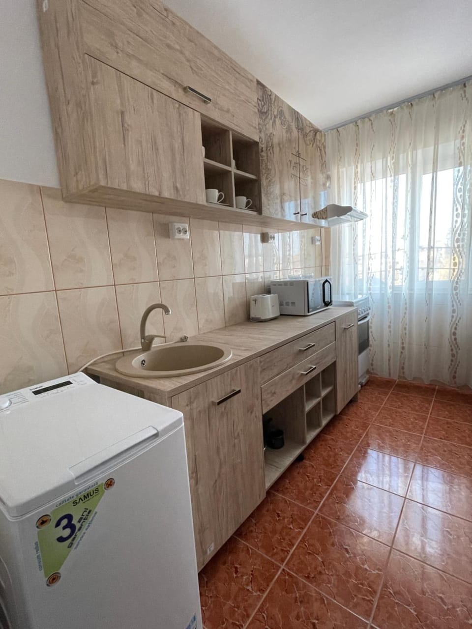 Kitchen or kitchenette, Communal kitchen, dishwasher, oven