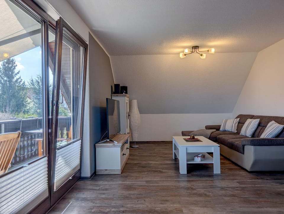 View (from property/room), Balcony/Terrace, Living room