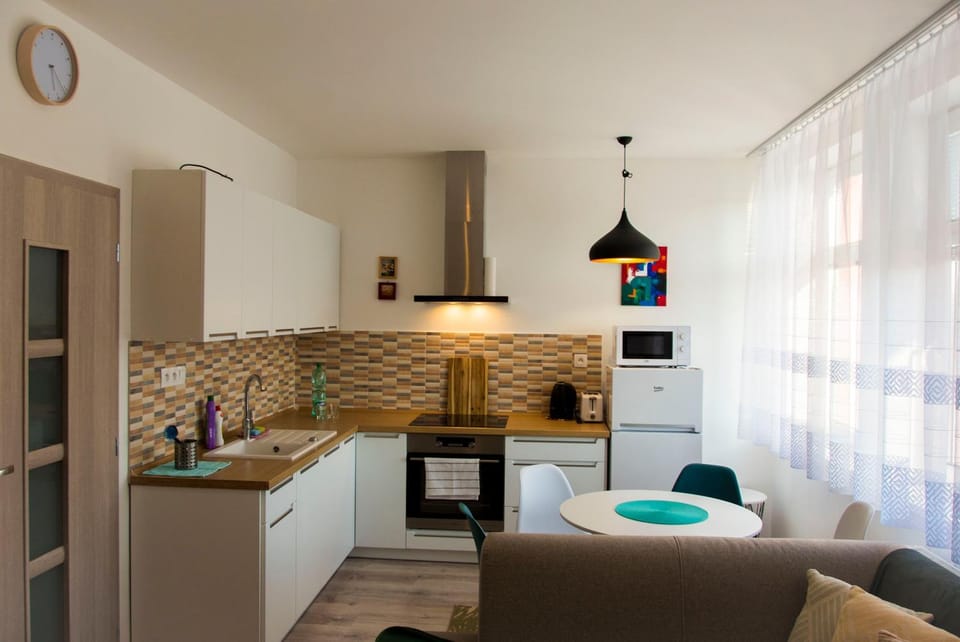 Kitchen or kitchenette, Communal kitchen