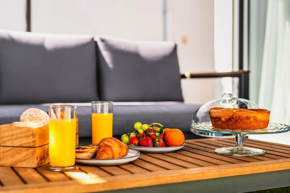 Food and drinks, Seating area, Food, Breakfast, Continental breakfast, Drinks