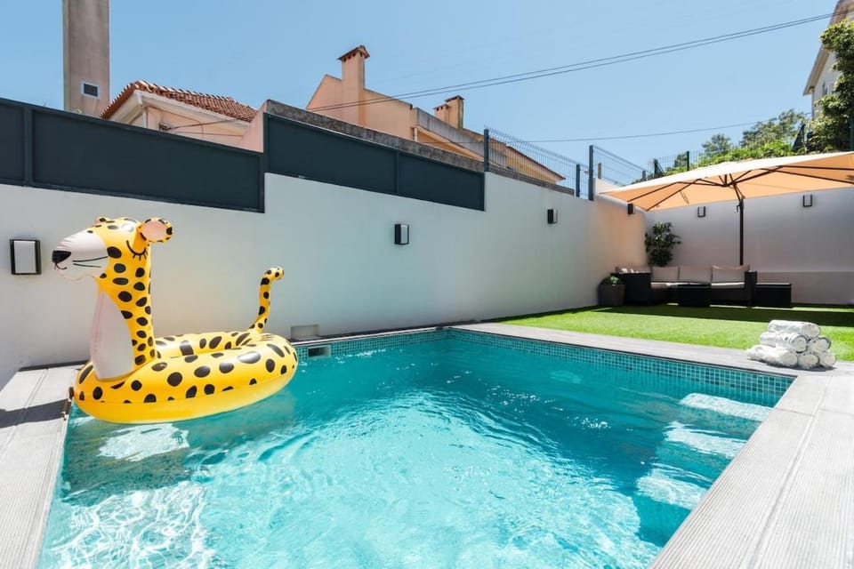 Day, Pool view, Swimming pool, sunbed