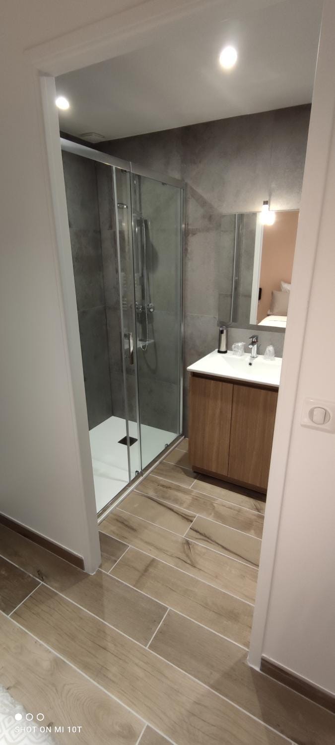 Shower, Bathroom