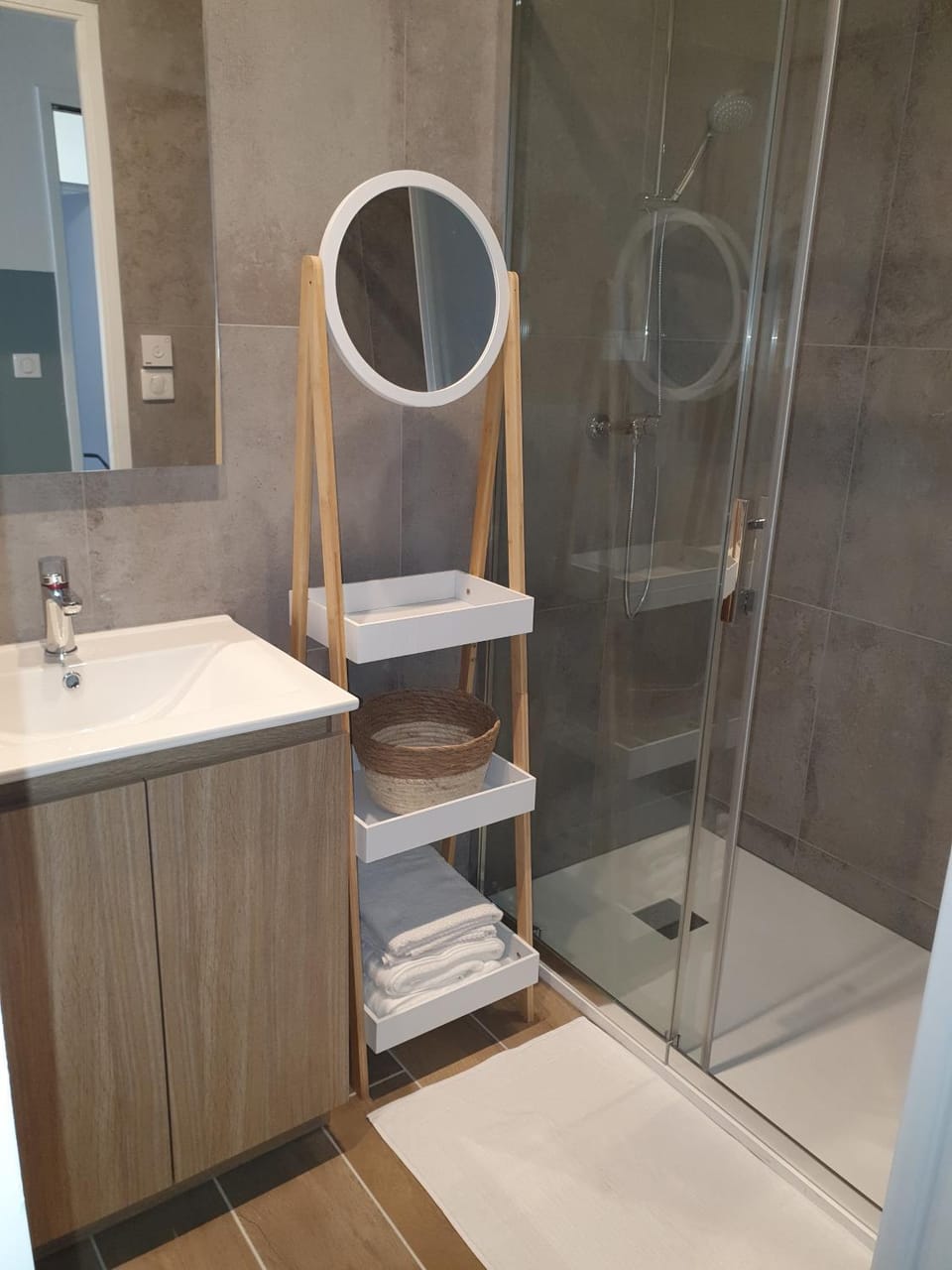Shower, Bathroom, towels