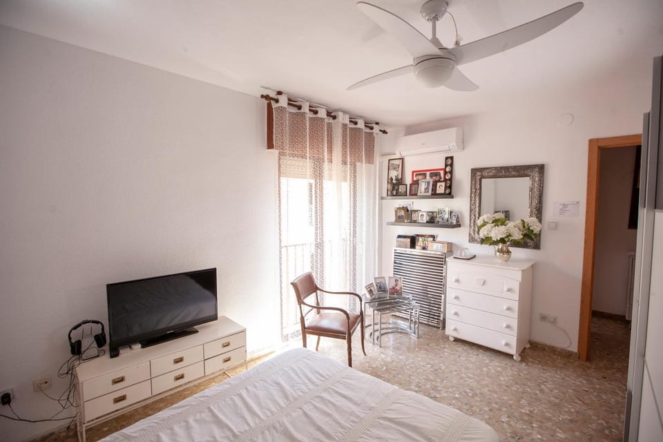 lola.- HABITACION DE MATRIMONIO, CON BAÑO PRIVADO Vacation rental in Granada