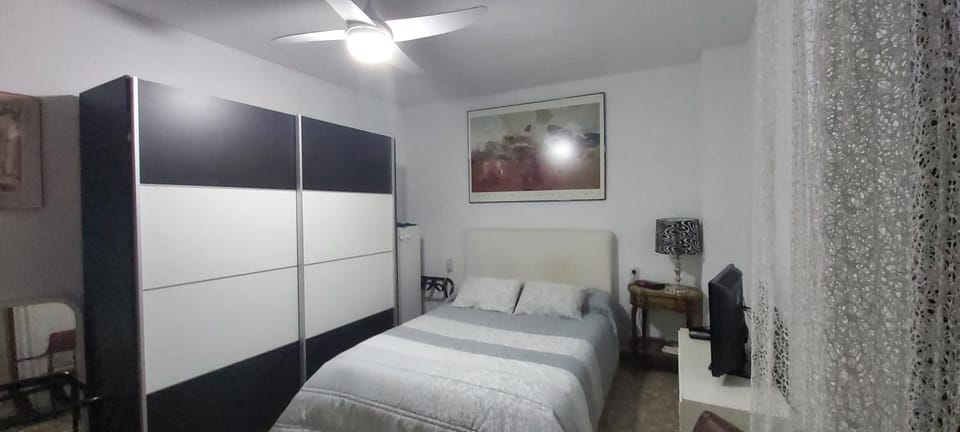 lola.- HABITACION DE MATRIMONIO, CON BAÑO PRIVADO Vacation rental in Granada