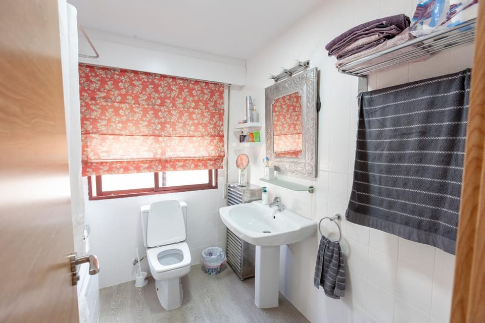 lola.- HABITACION DE MATRIMONIO, CON BAÑO PRIVADO Vacation rental in Granada
