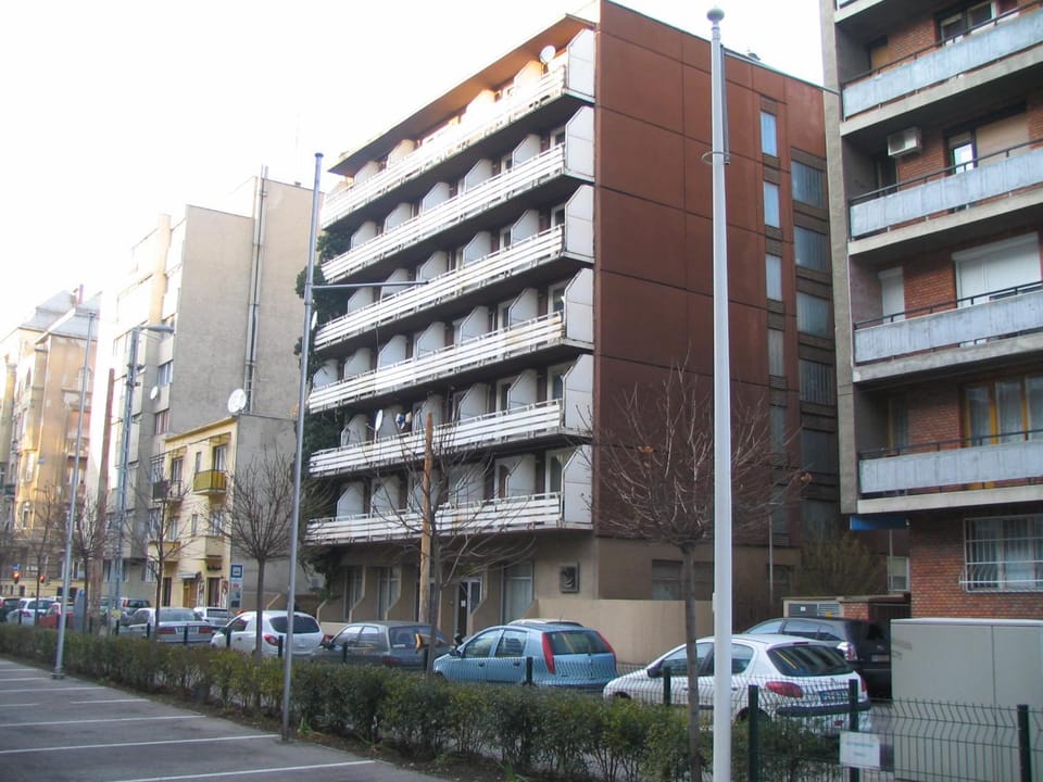 Facade/entrance, Off site