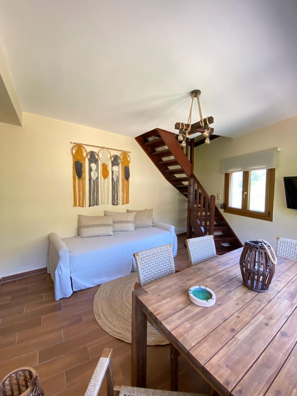 Living room, Seating area, Dining area