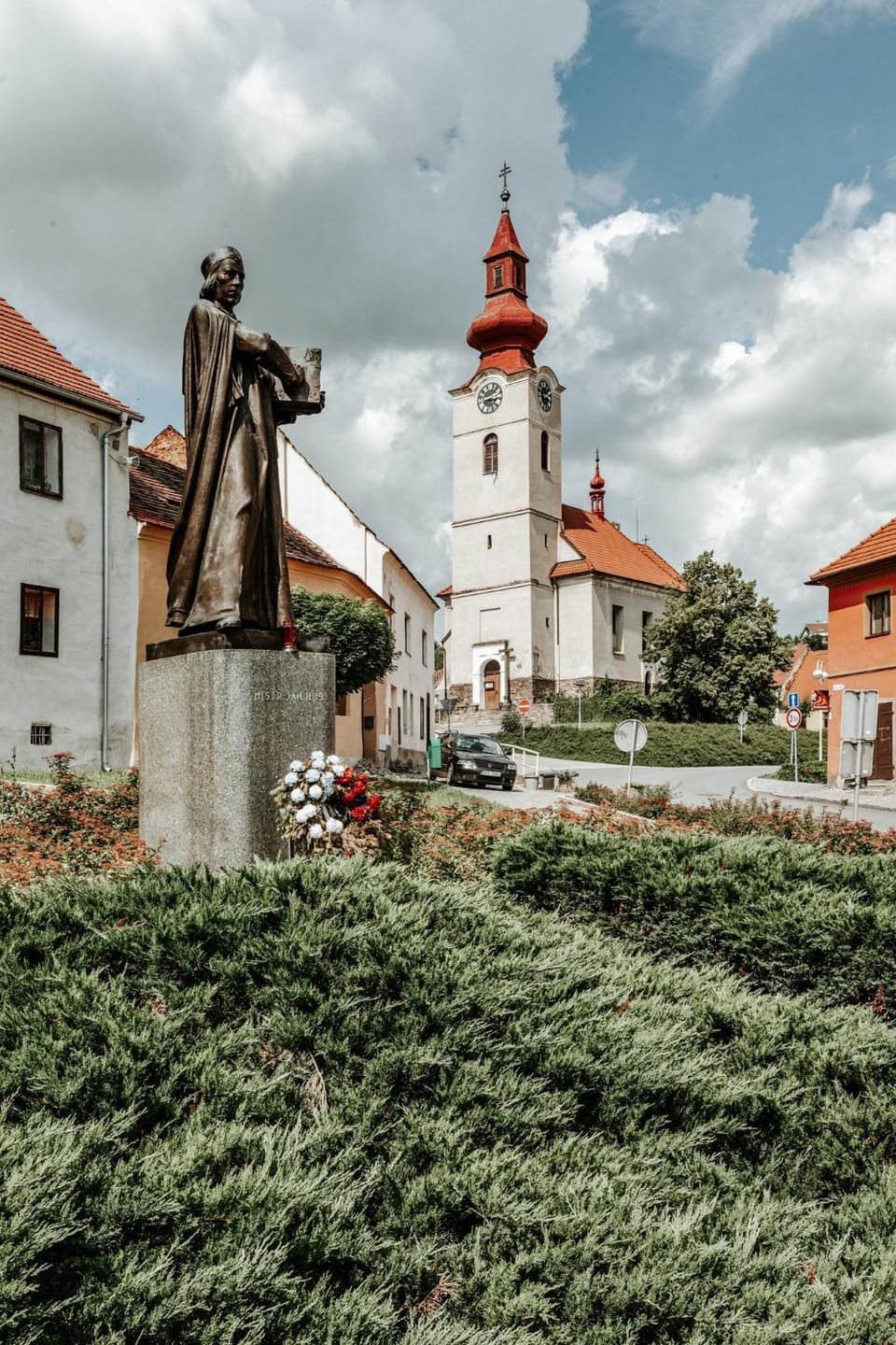 Nearby landmark, Neighbourhood