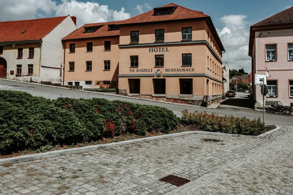 Property building, Neighbourhood