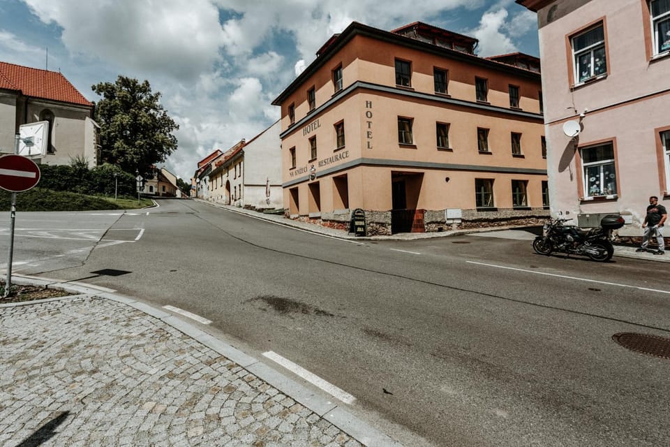 Neighbourhood, Street view