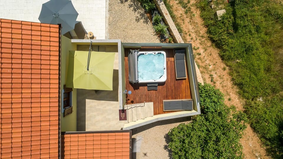 Balcony/Terrace, Swimming pool