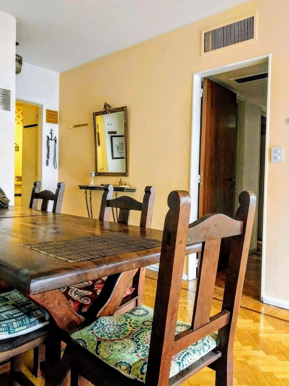 Seating area, Dining area
