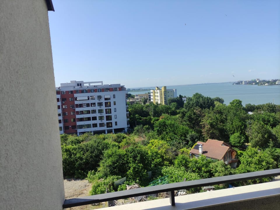 Nearby landmark, Day, Natural landscape, Balcony/Terrace, Lake view