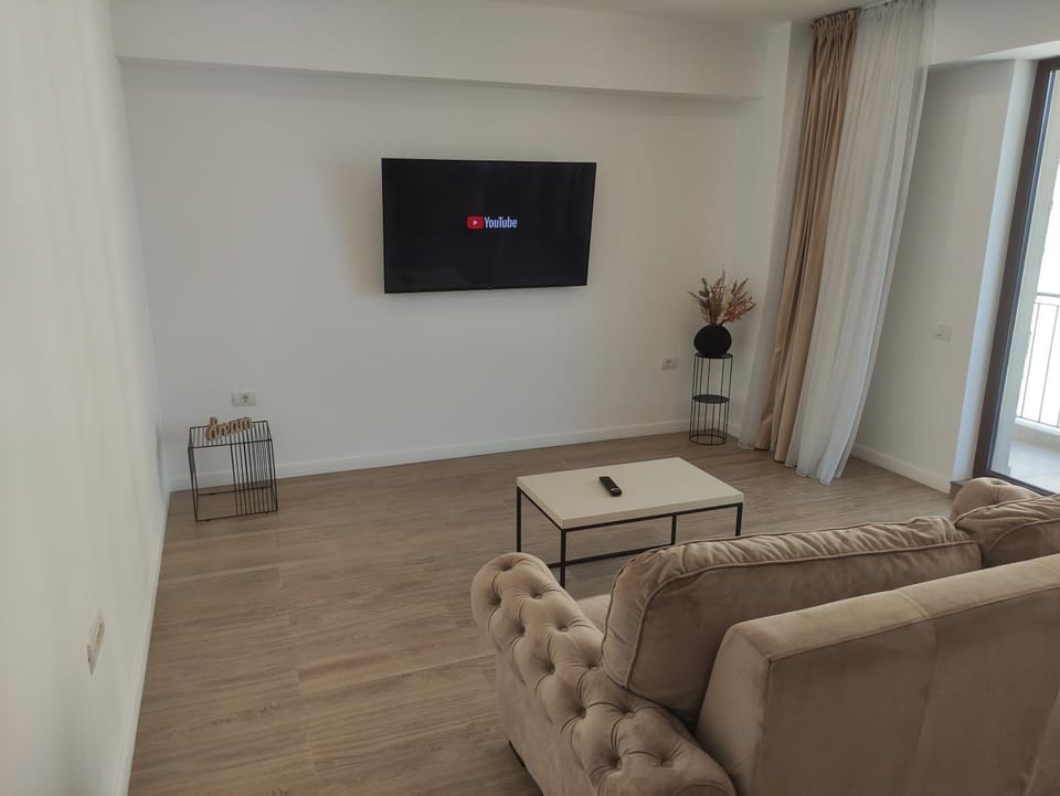 Communal lounge/ TV room, TV and multimedia, Living room, Seating area