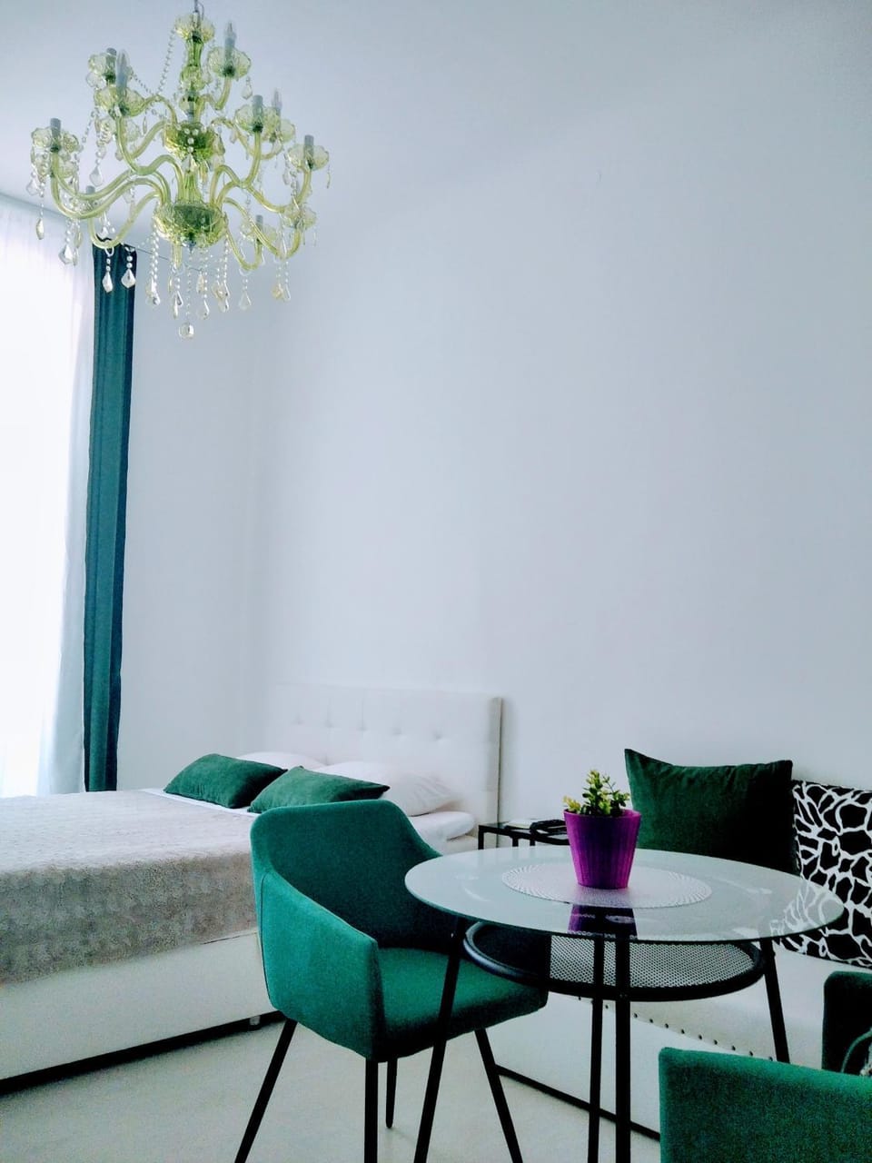 Collins Emerald Center with FREE parking Apartment in Pula