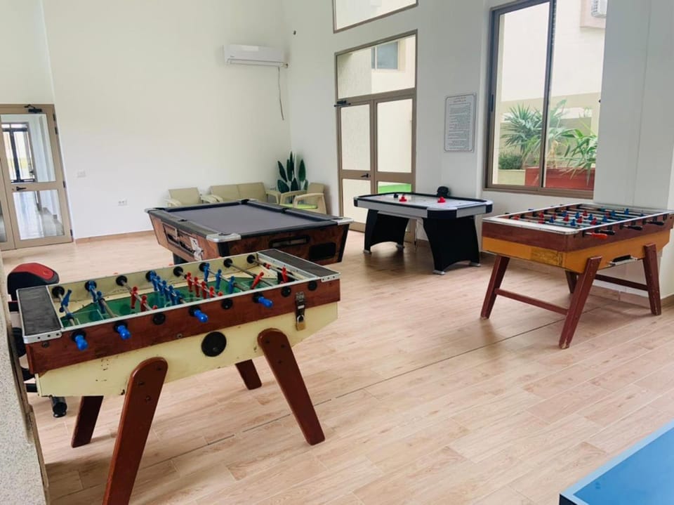 Billiard, Game Room