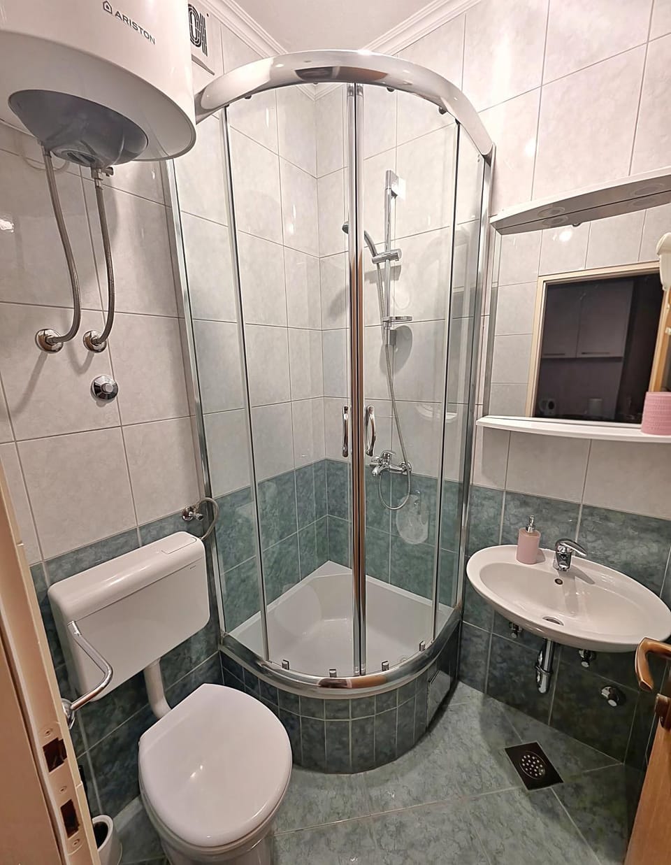 Lovely Studio Apartment for 2 Free Private Parking Apartment in Makarska