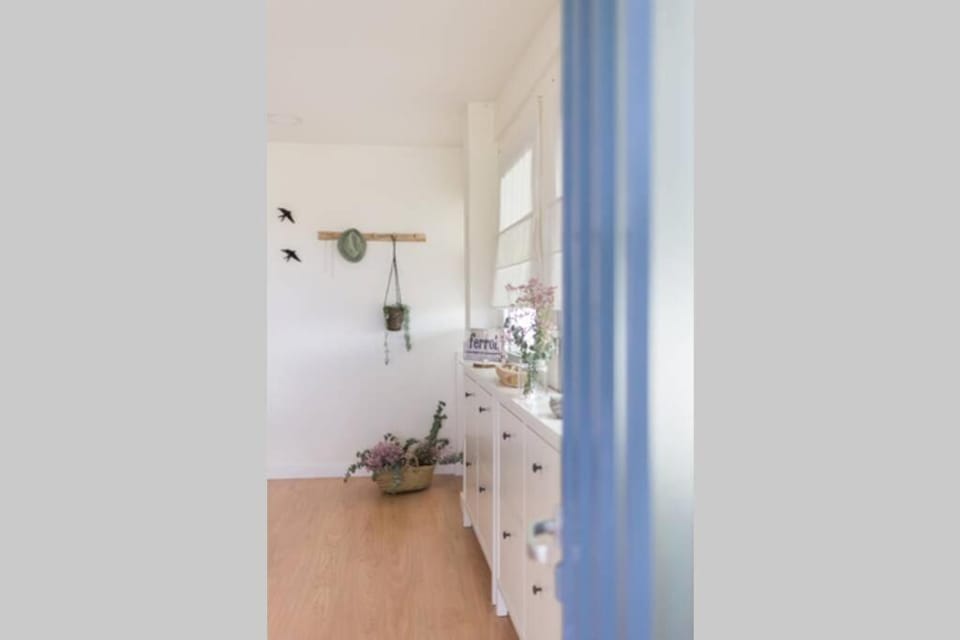 Casa Lobadiz, en primera línea de playa, Doniños House in Galicia