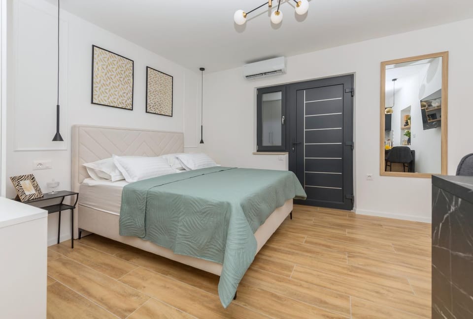 Studio apartment Bianco, near beach, free parking, Wi-Fi Apartment in Makarska