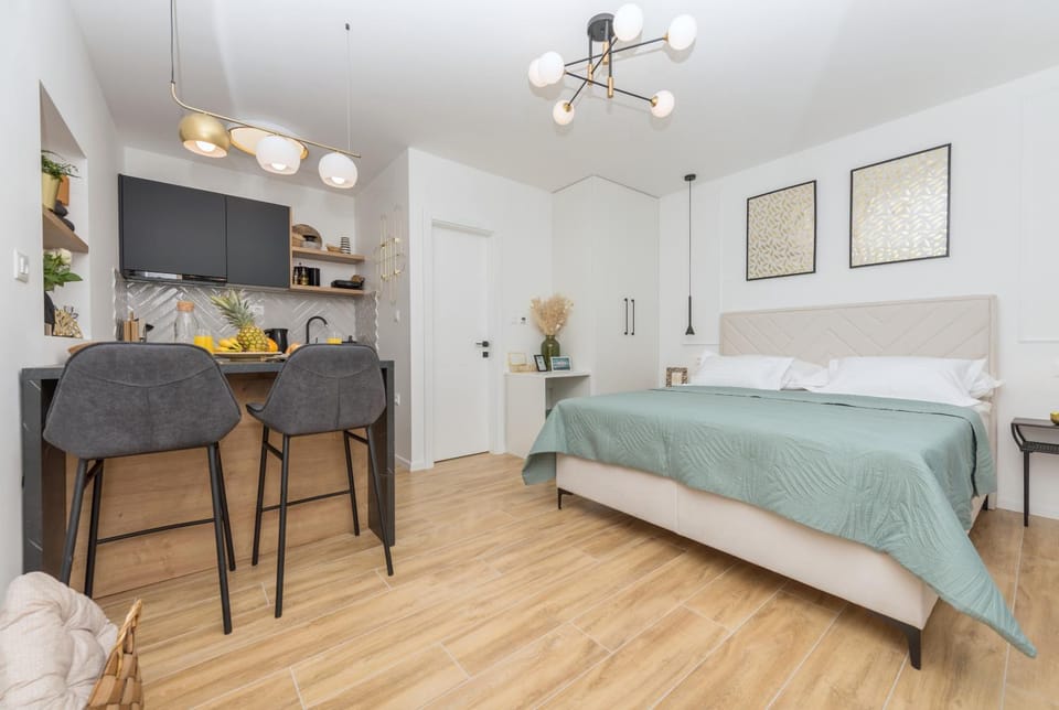 Studio apartment Bianco, near beach, free parking, Wi-Fi Apartment in Makarska