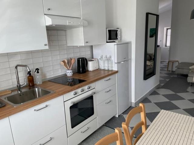 Dining area, dishwasher, minibar, pet friendly, stove, toaster