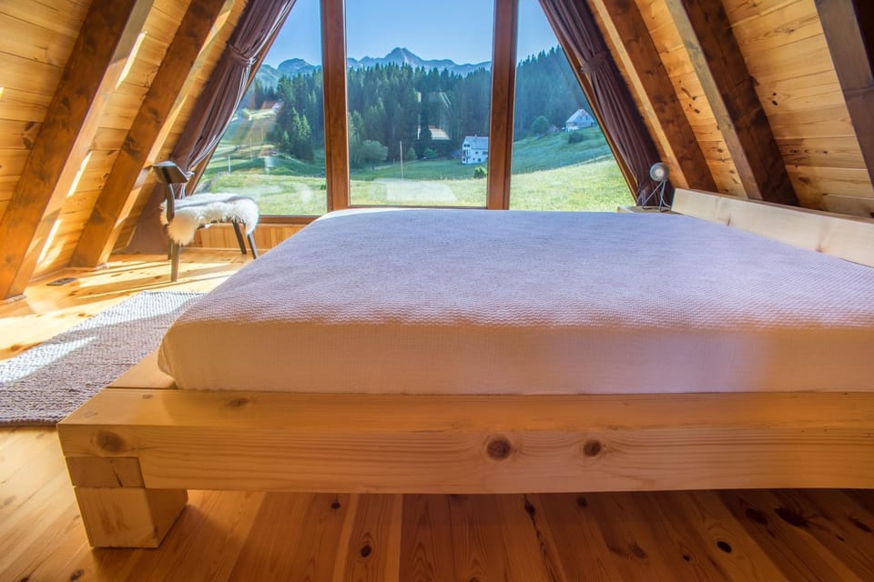 Bed, Photo of the whole room, Bedroom, Mountain view