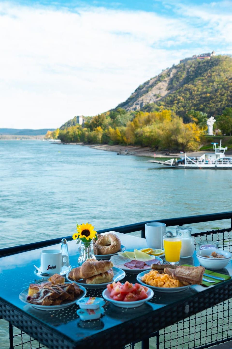 Day, Natural landscape, View (from property/room), Food and drinks, Food, Mountain view, River view, Breakfast, Drinks