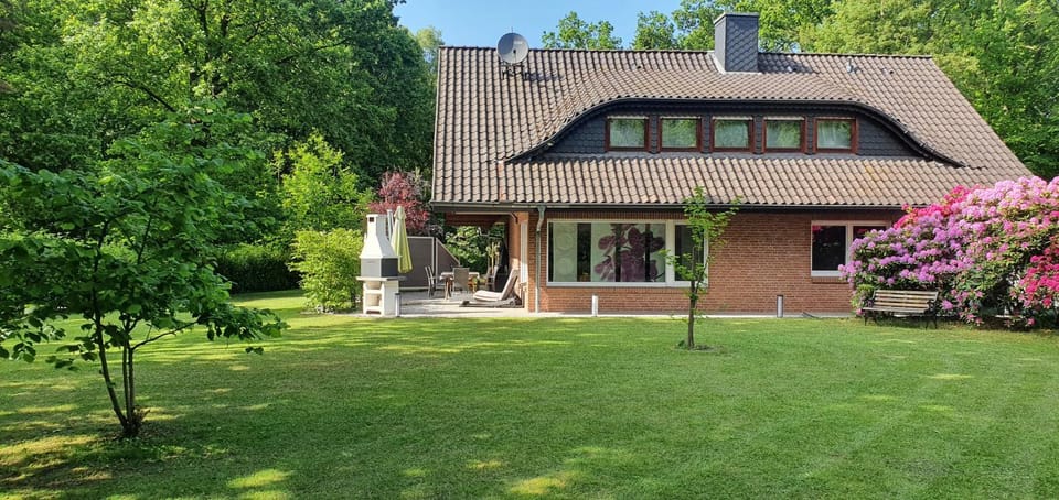 Property building, Garden, Balcony/Terrace