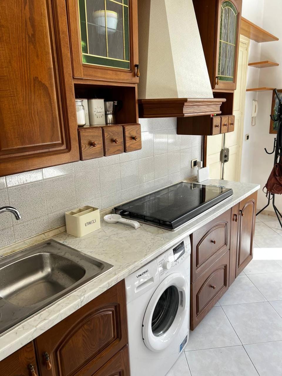 Kitchen or kitchenette, stove, washing machine