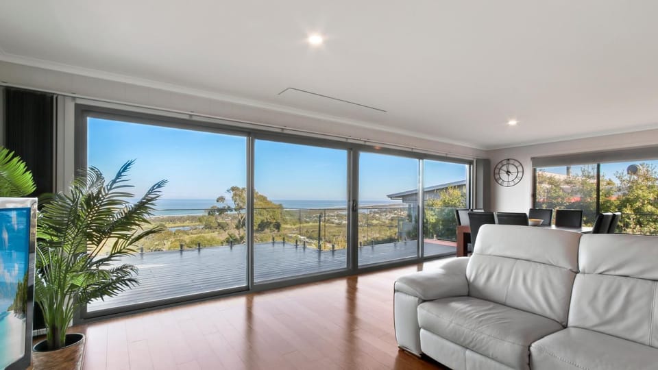 View (from property/room), Balcony/Terrace, Living room