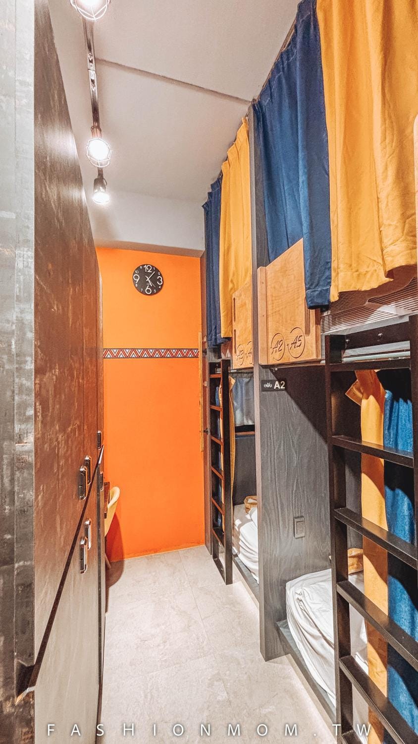 Bed, Photo of the whole room, bunk bed