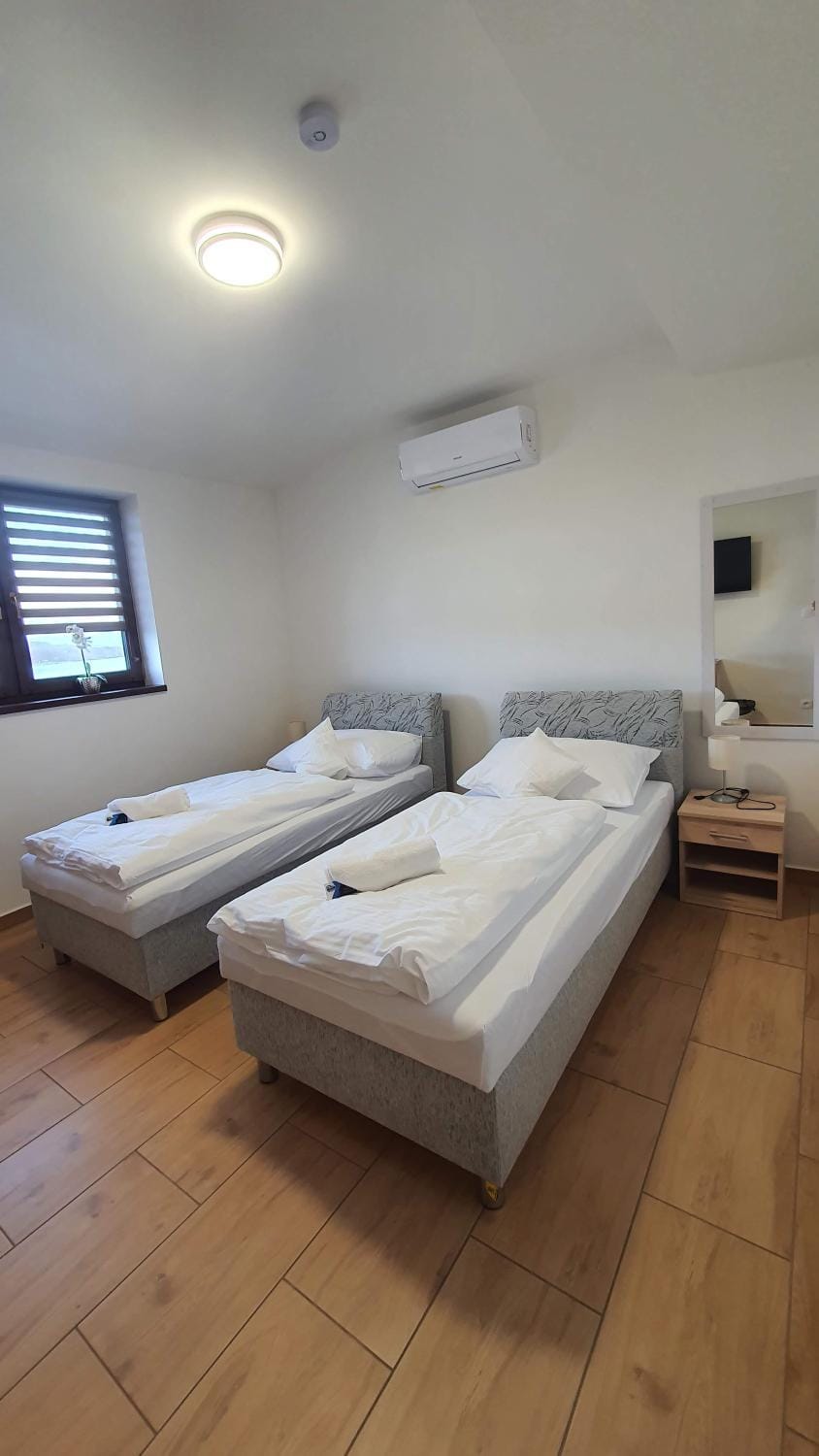 Bed, Bedroom, air conditioner