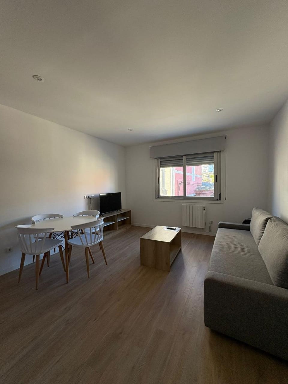 TV and multimedia, Living room, Seating area, Dining area