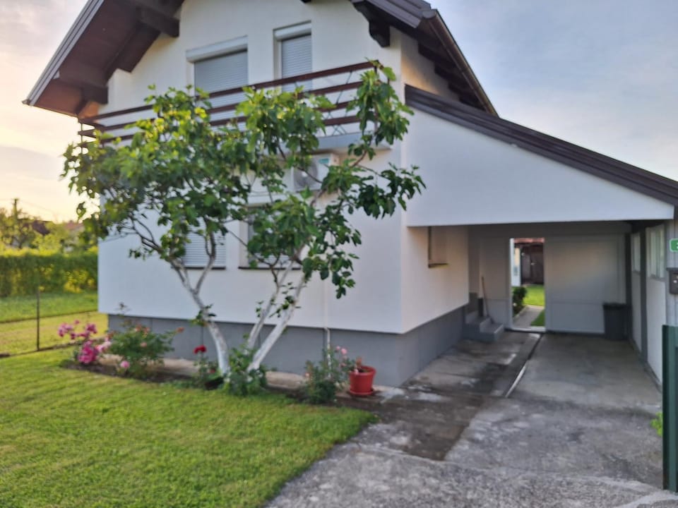 Vila Ajsa House in Lika-Senj County