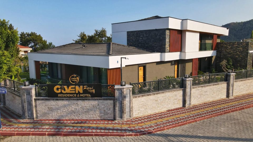 Property building, Facade/entrance, Property logo or sign